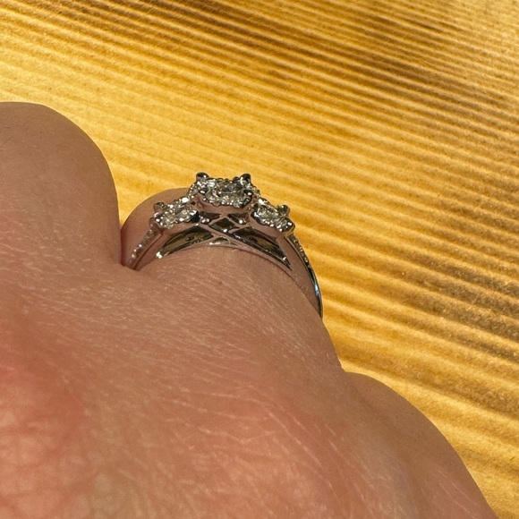 Zales engagement ring - Picture 2 of 7